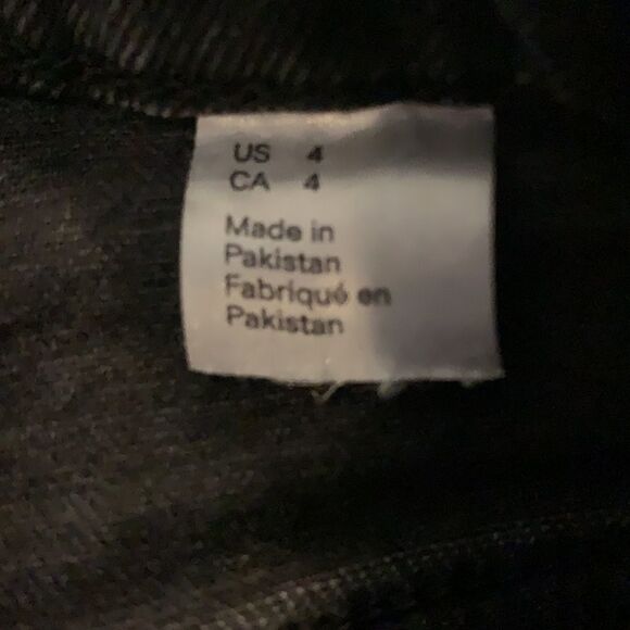 H&m black denim cut off shorts five pockets zipper front 2 inch inseam - Picture 6 of 9